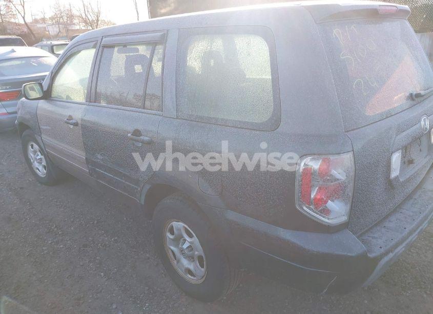 Photo 3 of 2005 Honda Pilot LX (VIN 2HKYF18115H535045)