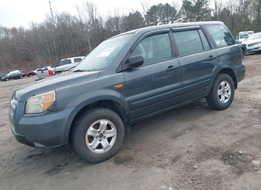 Photo 2 of 2006 Honda Pilot LX (VIN 2HKYF18116H540621)