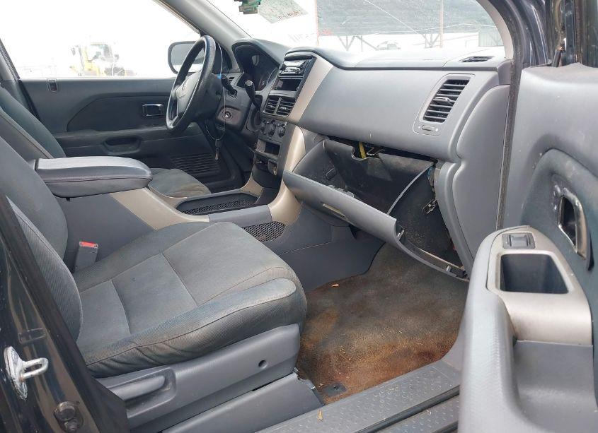 Photo 5 of 2006 Honda Pilot LX (VIN 2HKYF18116H540621)
