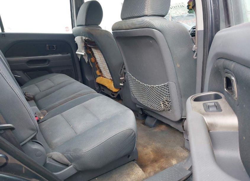 Photo 8 of 2006 Honda Pilot LX (VIN 2HKYF18116H540621)
