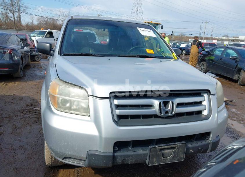 Photo 11 of 2007 Honda Pilot LX (VIN 2HKYF18117H506437)