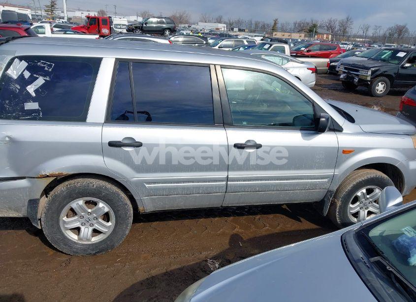 Photo 12 of 2007 Honda Pilot LX (VIN 2HKYF18117H506437)