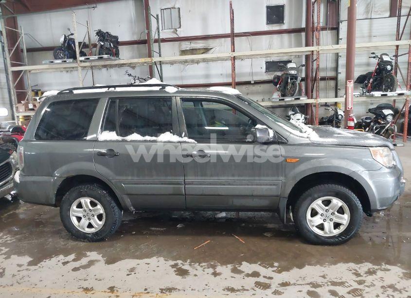 Photo 13 of 2007 Honda Pilot LX (VIN 2HKYF18117H508317)