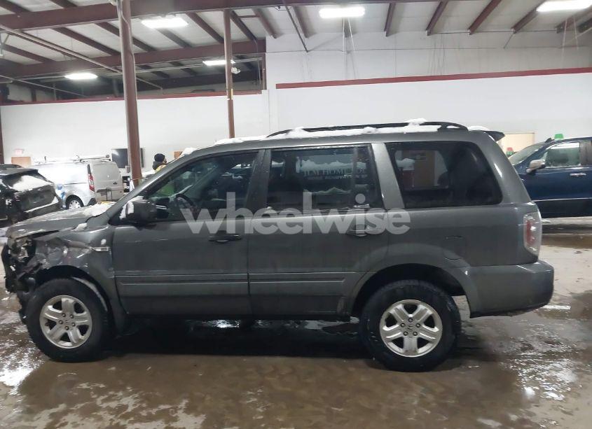 Photo 14 of 2007 Honda Pilot LX (VIN 2HKYF18117H508317)