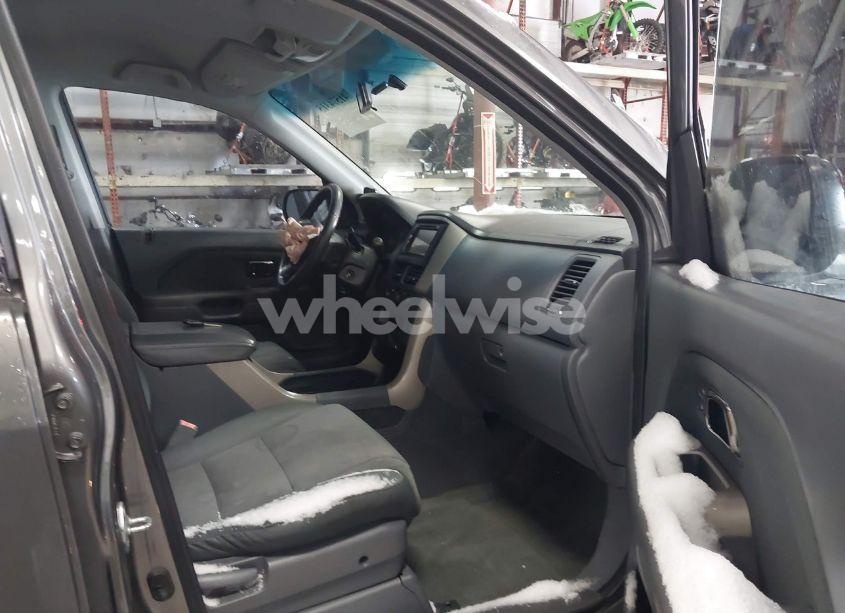 Photo 5 of 2007 Honda Pilot LX (VIN 2HKYF18117H508317)