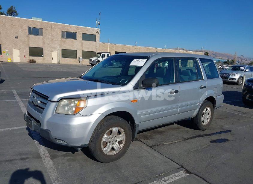 Photo 2 of 2007 Honda Pilot LX (VIN 2HKYF18117H512738)