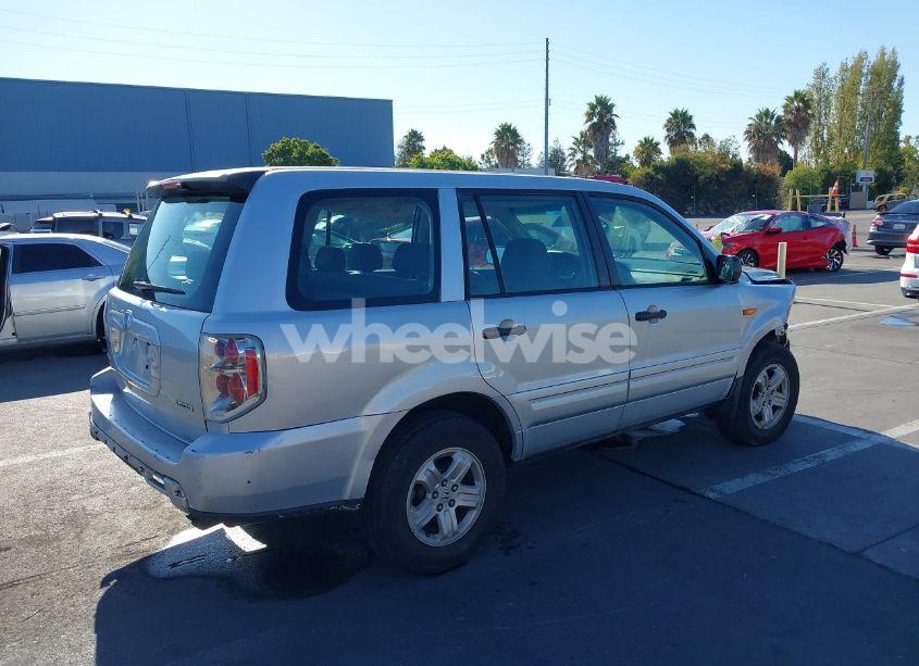 Photo 4 of 2007 Honda Pilot LX (VIN 2HKYF18117H512738)
