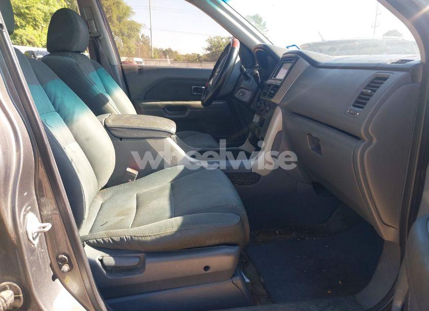Photo 5 of 2007 Honda Pilot LX (VIN 2HKYF18117H530057)