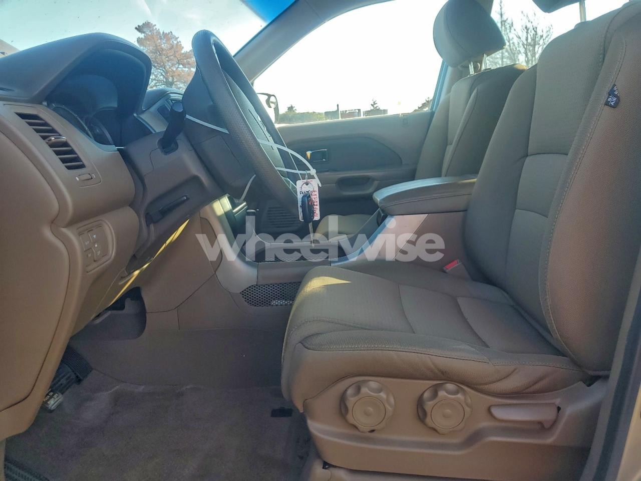 Photo 7 of 2007 HONDA PILOT LX (VIN 2HKYF18117H536473)