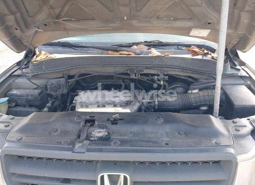 Photo 10 of 2005 Honda Pilot LX (VIN 2HKYF18125H532381)