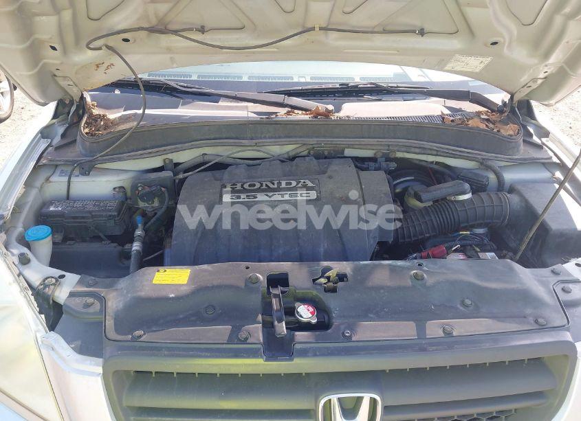 Photo 10 of 2005 Honda Pilot LX (VIN 2HKYF18125H572864)