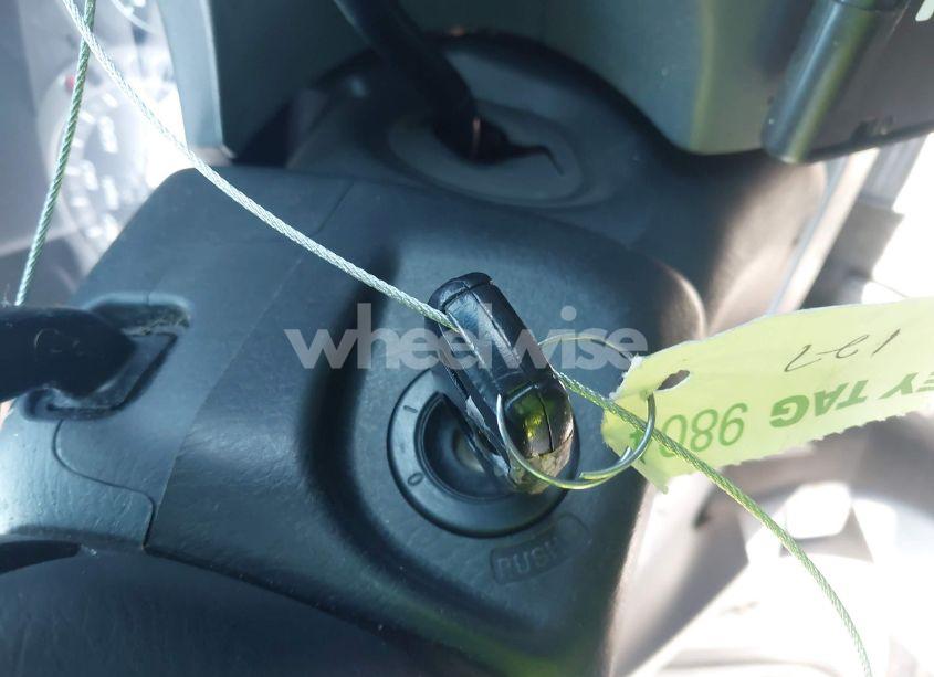 Photo 11 of 2005 Honda Pilot LX (VIN 2HKYF18125H572864)