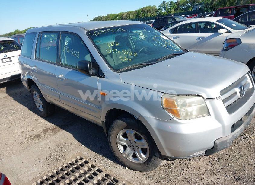 2006 Honda Pilot LX (VIN 2HKYF18126H532527) main photo