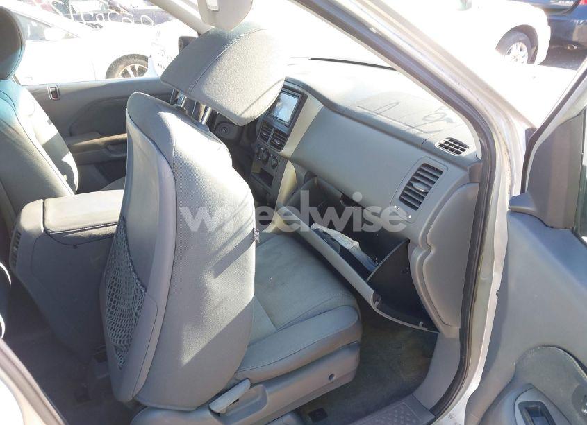 Photo 5 of 2006 Honda Pilot LX (VIN 2HKYF18126H532527)