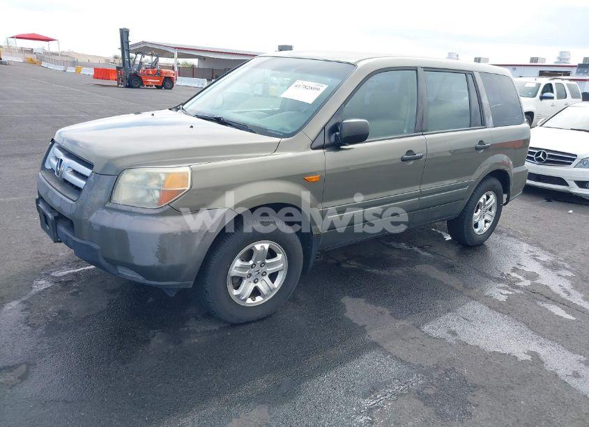 Photo 2 of 2007 Honda Pilot LX (VIN 2HKYF18127H537308)