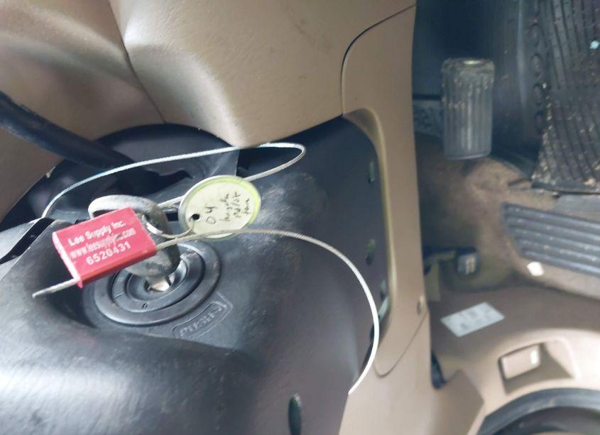 Photo 11 of 2004 Honda Pilot LX (VIN 2HKYF18134H539807)