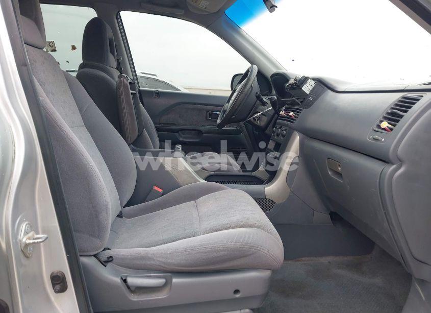 Photo 5 of 2005 Honda Pilot LX (VIN 2HKYF18135H567124)