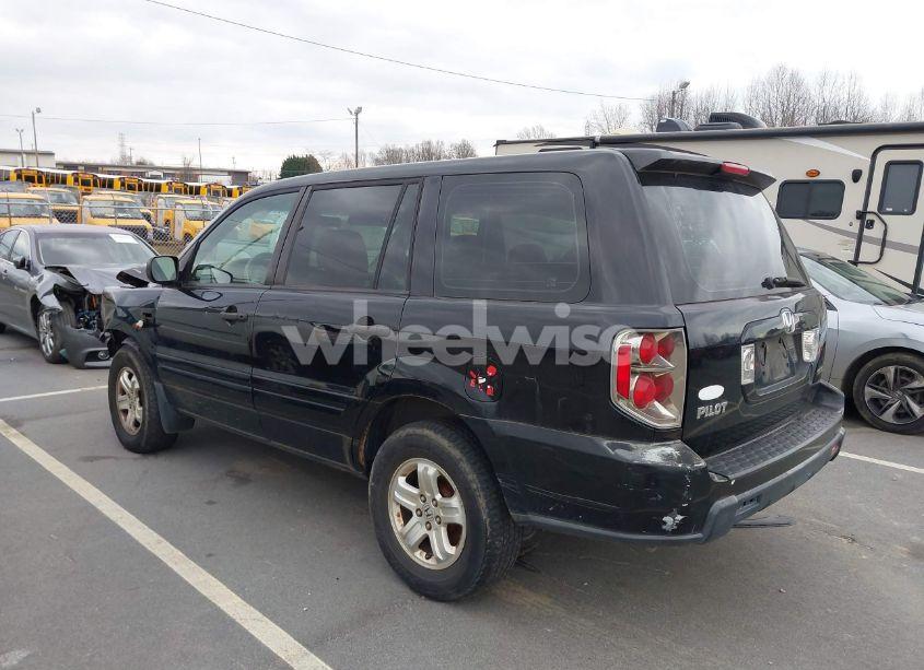 Photo 3 of 2007 Honda Pilot LX (VIN 2HKYF18137H518363)