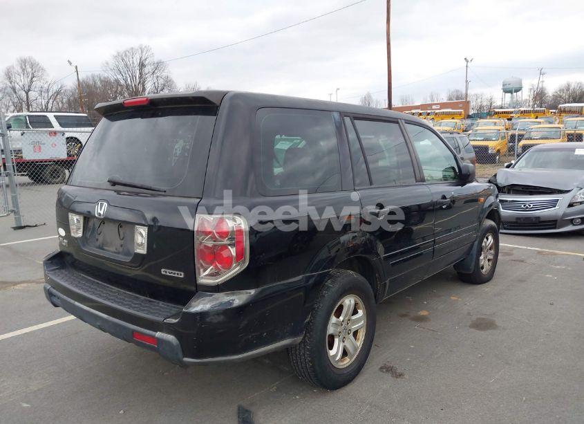 Photo 4 of 2007 Honda Pilot LX (VIN 2HKYF18137H518363)