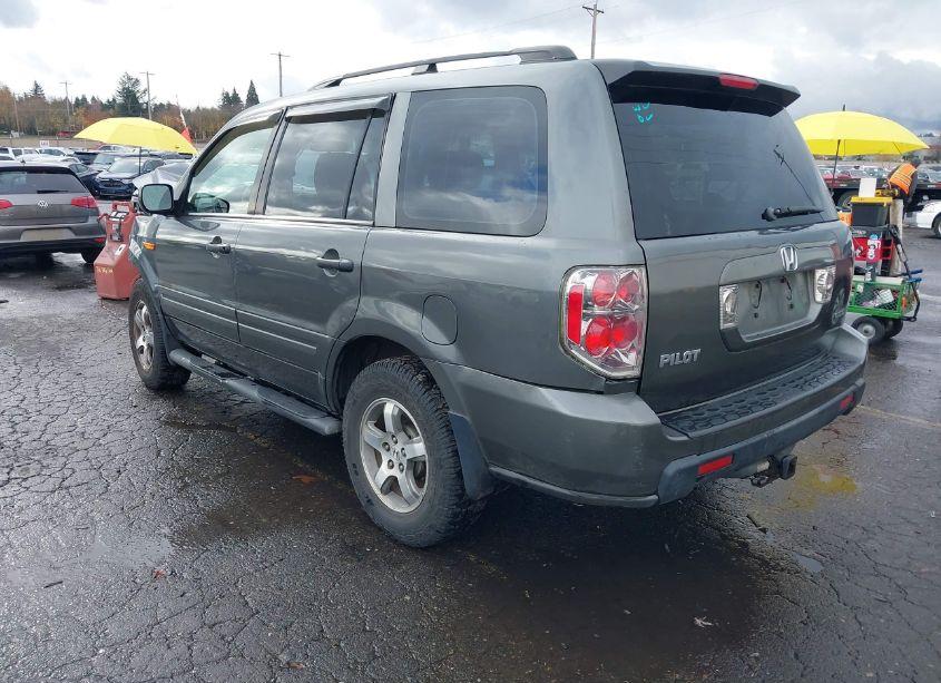 Photo 3 of 2007 Honda Pilot LX (VIN 2HKYF18137H530027)