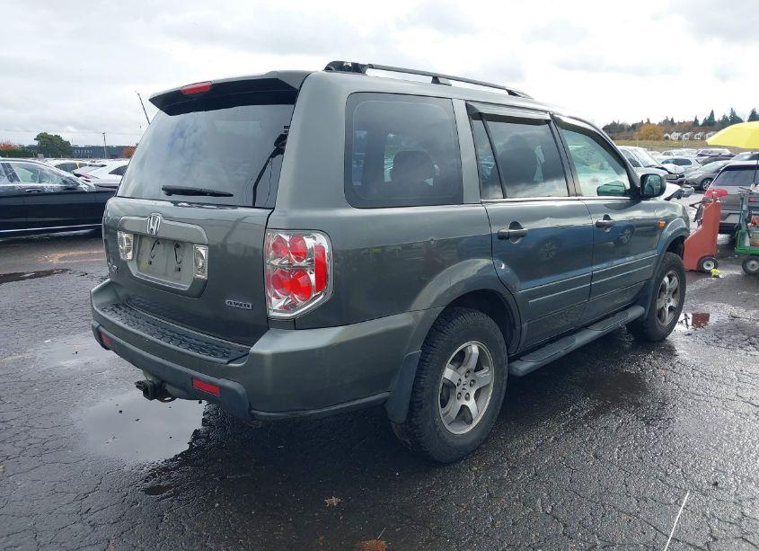 Photo 4 of 2007 Honda Pilot LX (VIN 2HKYF18137H530027)