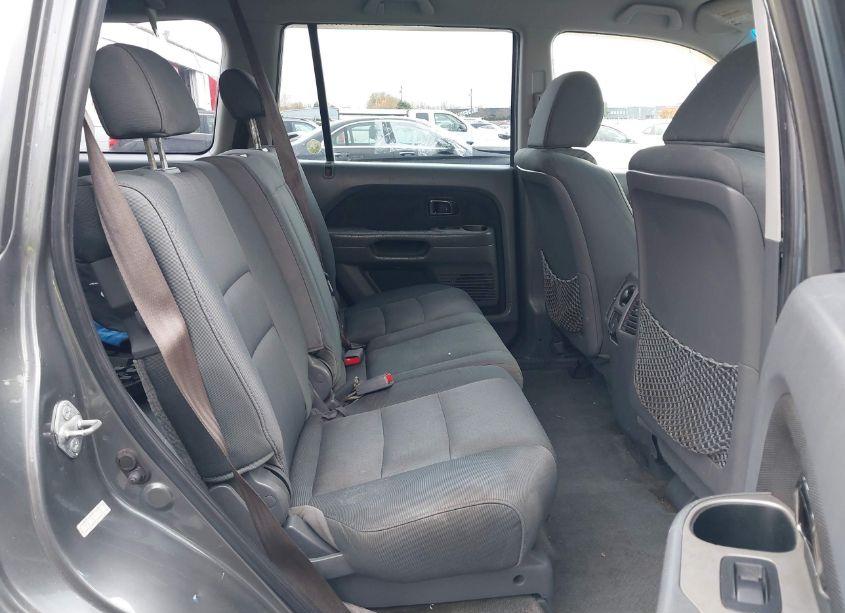 Photo 8 of 2007 Honda Pilot LX (VIN 2HKYF18137H530027)