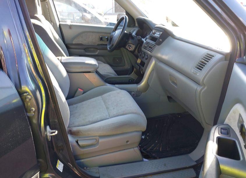 Photo 5 of 2005 Honda Pilot LX (VIN 2HKYF18145H525948)