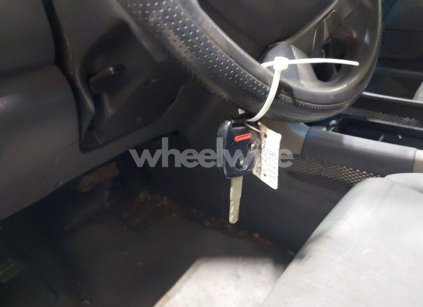 Photo 11 of 2006 Honda Pilot LX (VIN 2HKYF18146H555937)