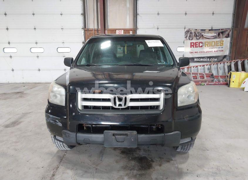 Photo 12 of 2006 Honda Pilot LX (VIN 2HKYF18146H555937)