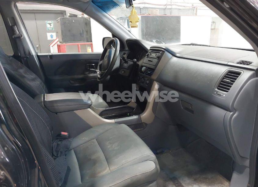 Photo 5 of 2006 Honda Pilot LX (VIN 2HKYF18146H555937)