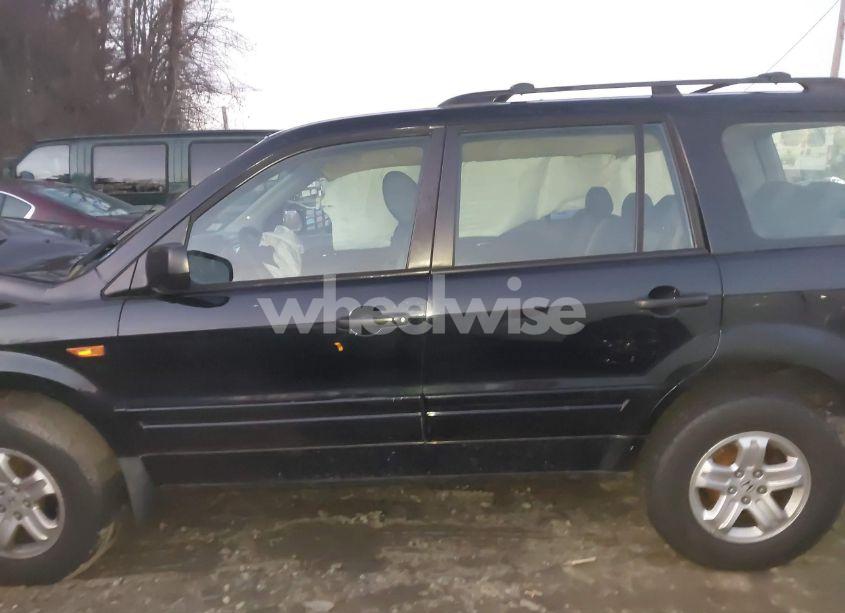 Photo 13 of 2006 Honda Pilot LX (VIN 2HKYF18156H534837)