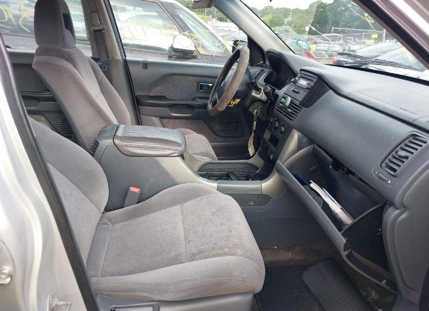 Photo 5 of 2004 Honda Pilot LX (VIN 2HKYF18174H616923)