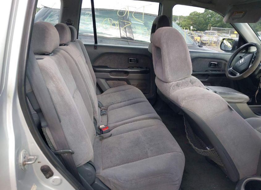 Photo 8 of 2004 Honda Pilot LX (VIN 2HKYF18174H616923)