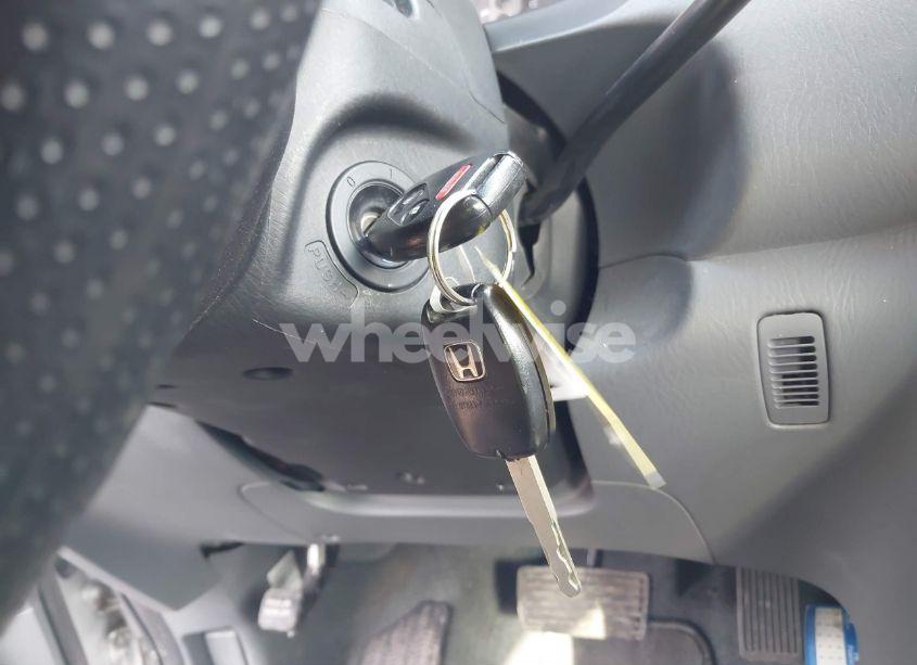 Photo 11 of 2005 Honda Pilot LX (VIN 2HKYF18175H528150)