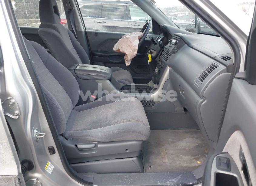 Photo 5 of 2005 Honda Pilot LX (VIN 2HKYF18175H528150)