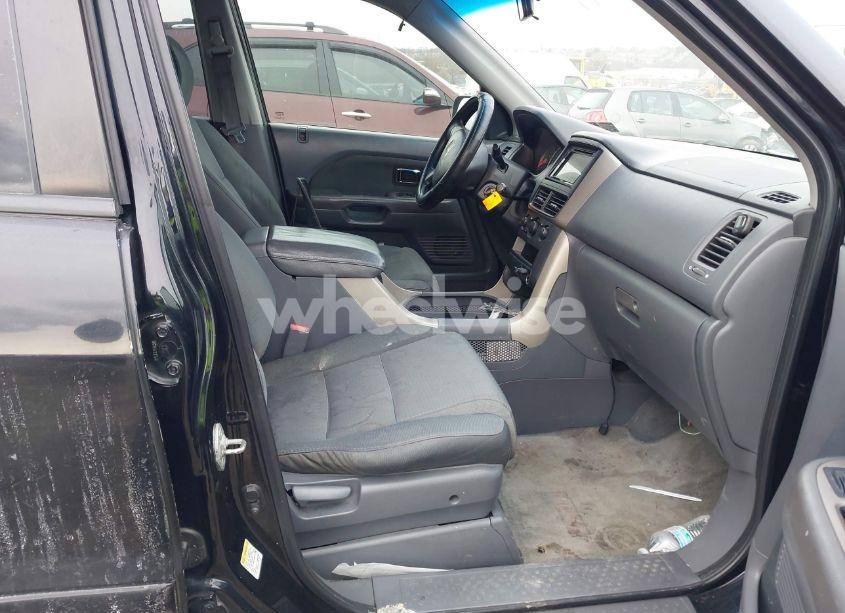Photo 5 of 2006 Honda Pilot LX (VIN 2HKYF18176H517232)