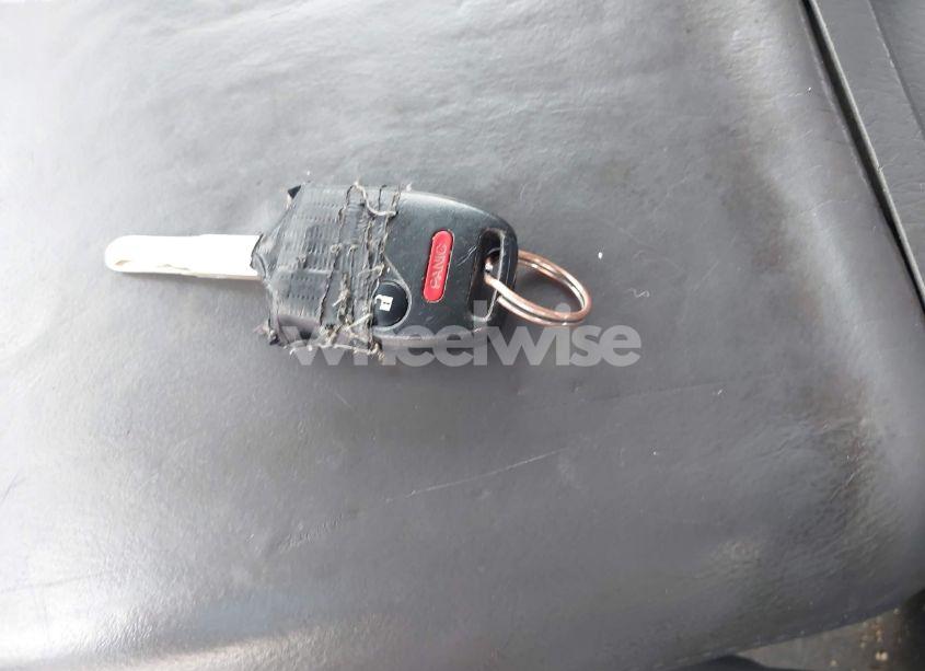 Photo 11 of 2005 Honda Pilot LX (VIN 2HKYF18185H572190)