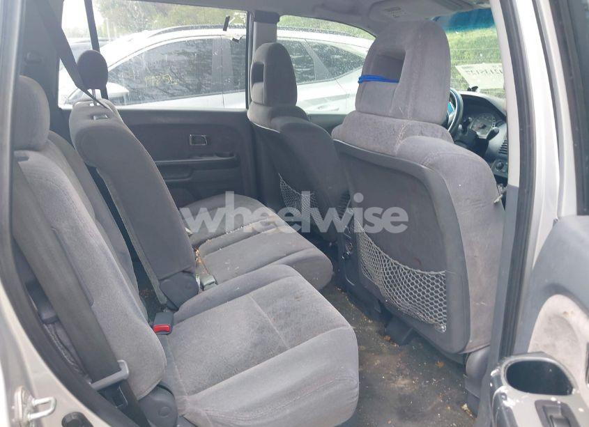 Photo 8 of 2005 Honda Pilot LX (VIN 2HKYF18185H572190)