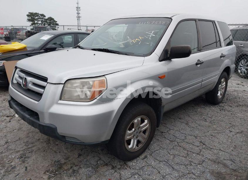 Photo 2 of 2007 Honda Pilot LX (VIN 2HKYF18187H533828)