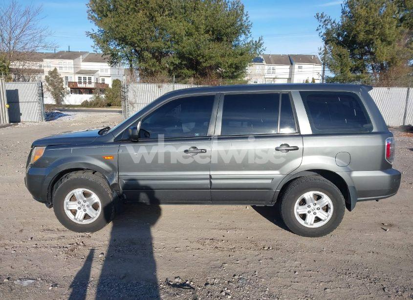 Photo 14 of 2007 Honda Pilot LX (VIN 2HKYF18197H504905)