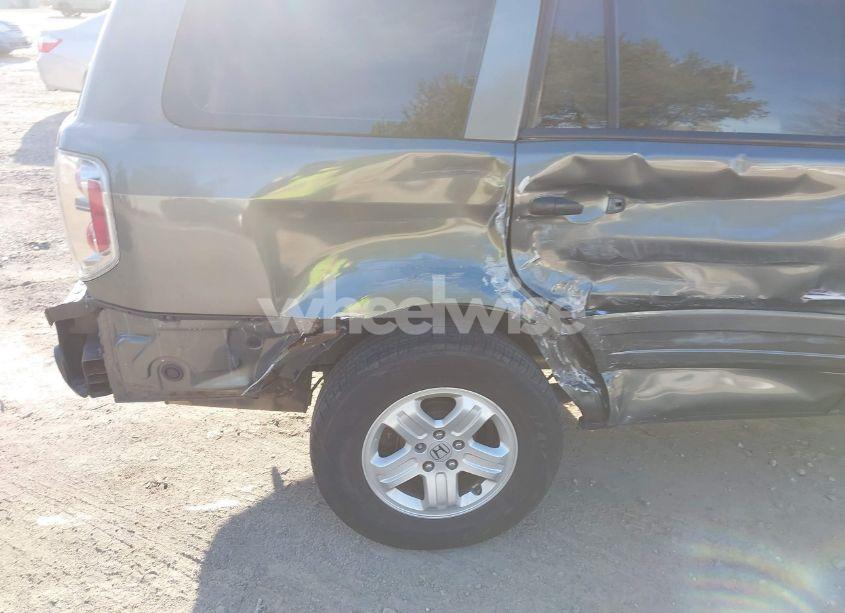 Photo 6 of 2007 Honda Pilot LX (VIN 2HKYF18197H504905)