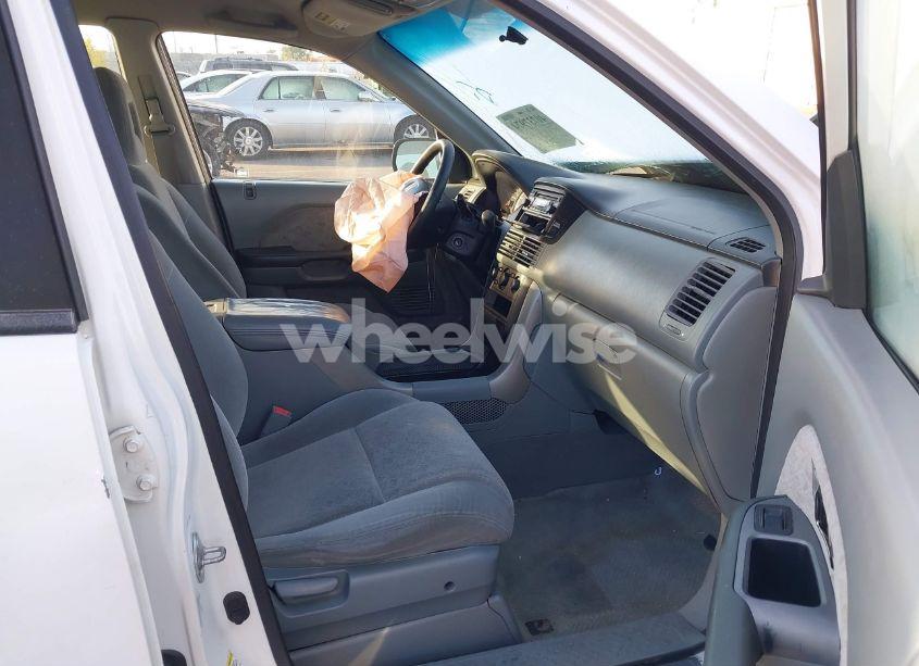 Photo 5 of 2005 Honda Pilot LX (VIN 2HKYF181X5H567556)