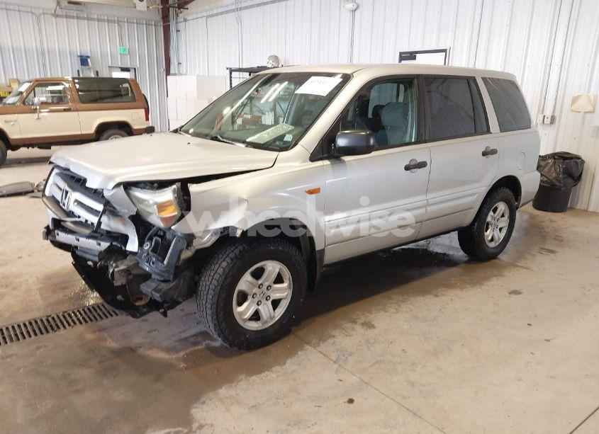 Photo 2 of 2006 Honda Pilot LX (VIN 2HKYF181X6H545106)