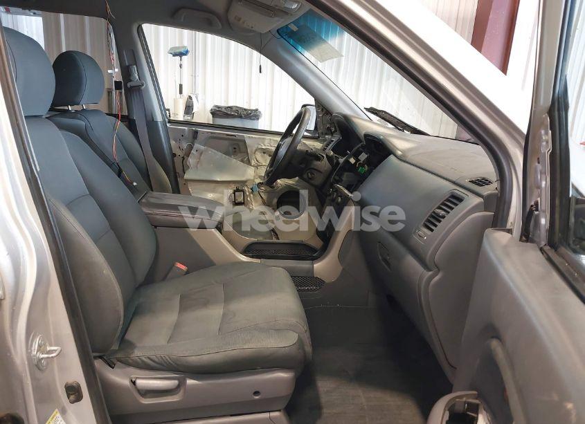 Photo 5 of 2006 Honda Pilot LX (VIN 2HKYF181X6H545106)