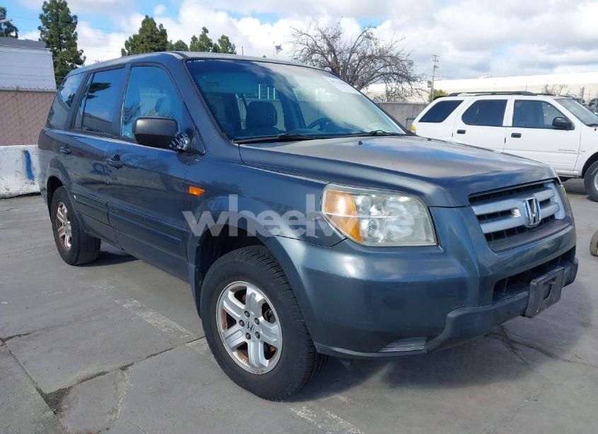 2006 Honda Pilot LX (VIN 2HKYF181X6H547888) main photo