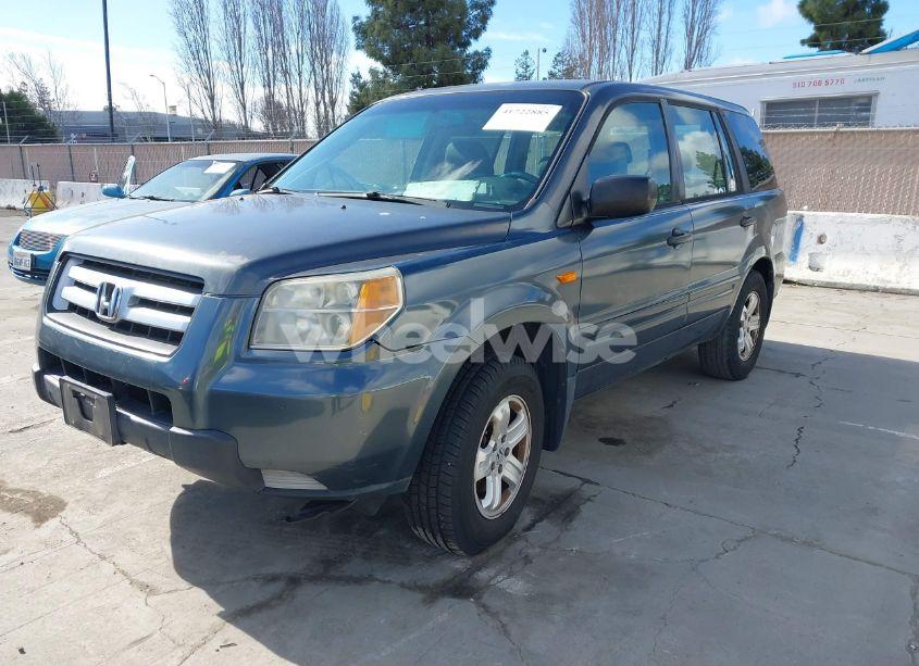 Photo 2 of 2006 Honda Pilot LX (VIN 2HKYF181X6H547888)