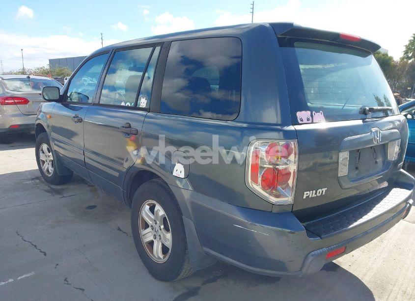 Photo 3 of 2006 Honda Pilot LX (VIN 2HKYF181X6H547888)