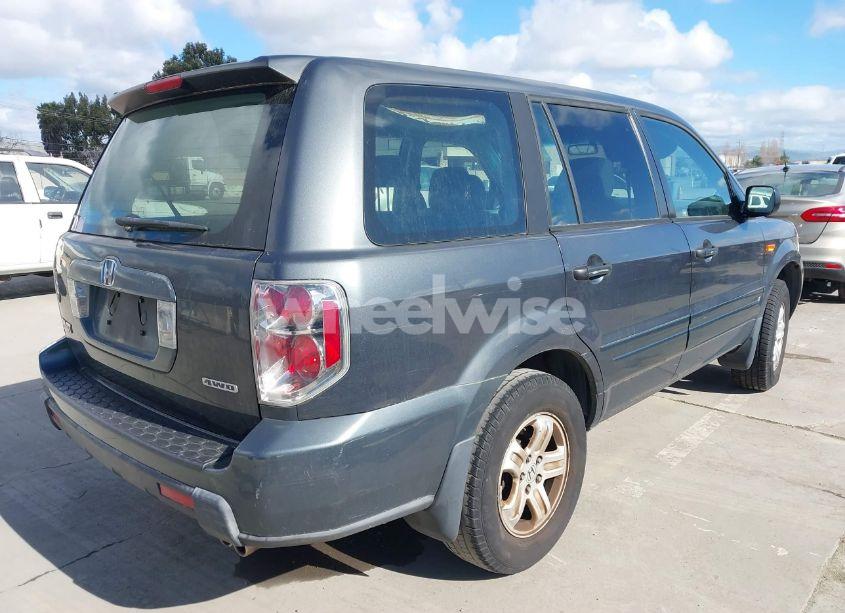 Photo 4 of 2006 Honda Pilot LX (VIN 2HKYF181X6H547888)