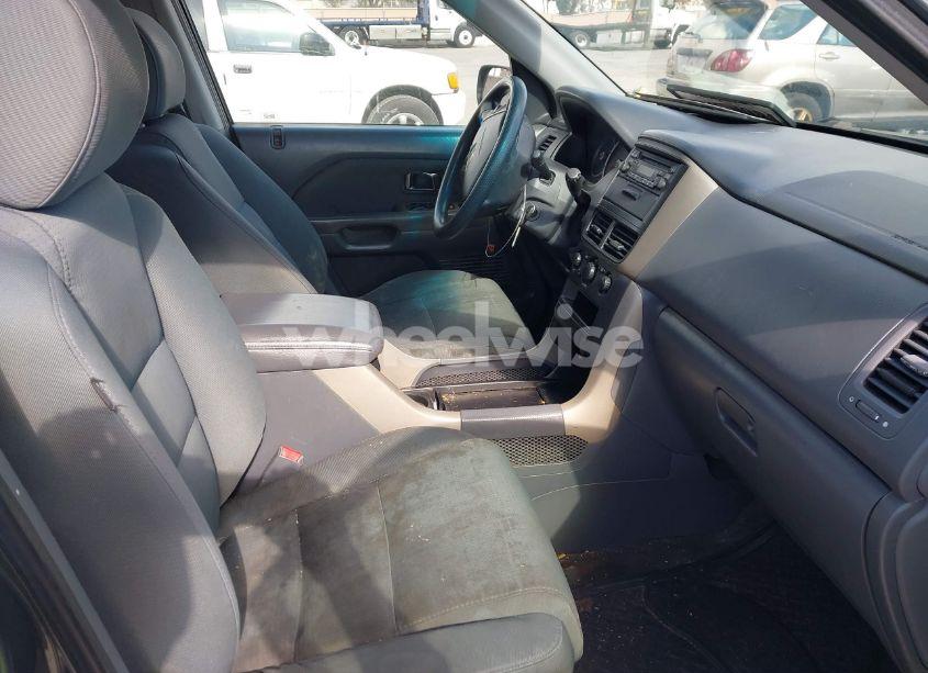 Photo 5 of 2006 Honda Pilot LX (VIN 2HKYF181X6H547888)