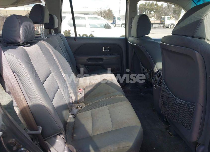 Photo 8 of 2006 Honda Pilot LX (VIN 2HKYF181X6H547888)